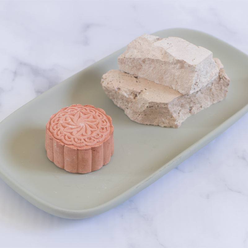 Modani Naturals Pink Clay Face Mask displayed on ceramic dish.